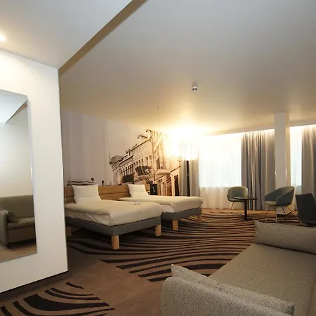Отель Novotel Centre 4*