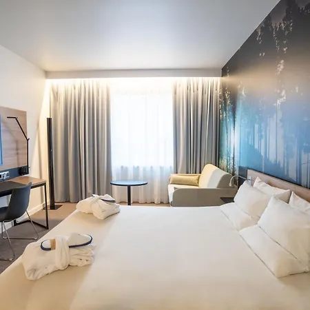 Novotel Centre Hotel 4*