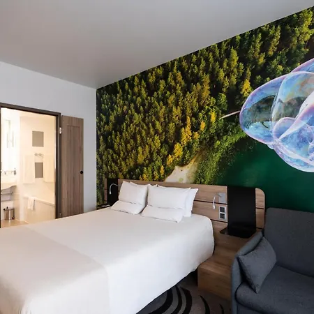 Novotel Centre Hotel 4*