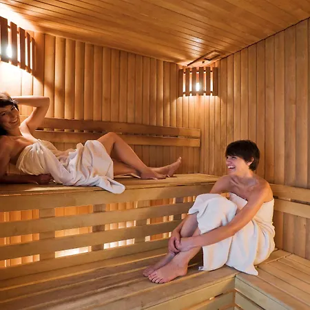 Novotel Centre Hotel 4*